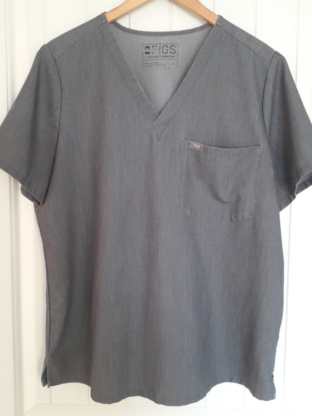 Figs Women's Catarina One-Pocket Scrub Top in Graphite Gray Size L